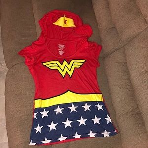 Wonder Woman T-shirt with hoodie and material embedded crown